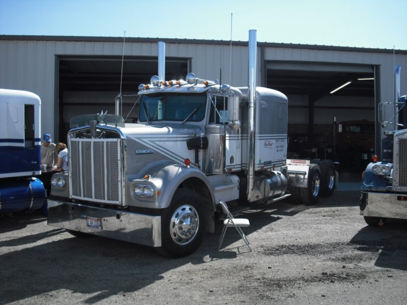 https://6066gmcguy.org/wp-content/uploads/2026/06/kenworth401-4.jpg