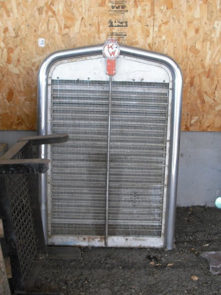 https://6066gmcguy.org/wp-content/uploads/2026/06/kenworthgril-4.jpg